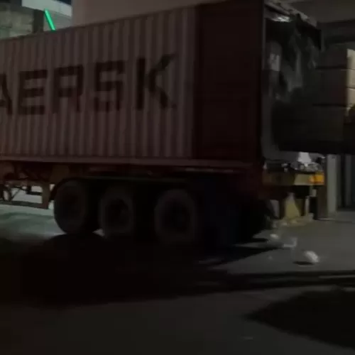 当城市渐入梦境，我们的仓库依旧灯火通明。每一件深夜发出的货物